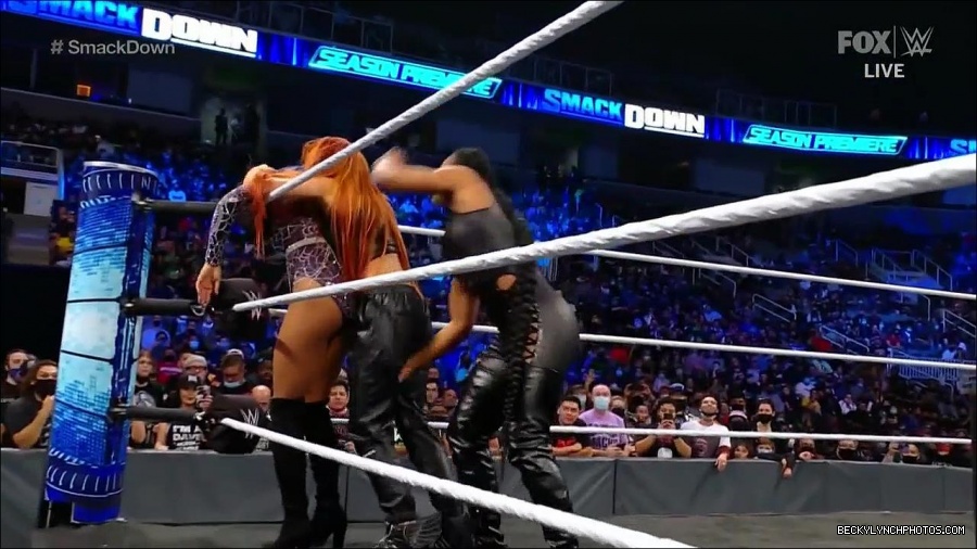 WWE_Friday_Night_SmackDown_2021_10_08_720p_HDTV_x264-NWCHD_mp4_000449882.jpg