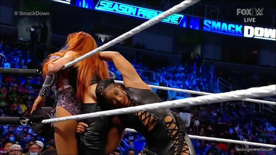 WWE_Friday_Night_SmackDown_2021_10_08_720p_HDTV_x264-NWCHD_mp4_000451284.jpg