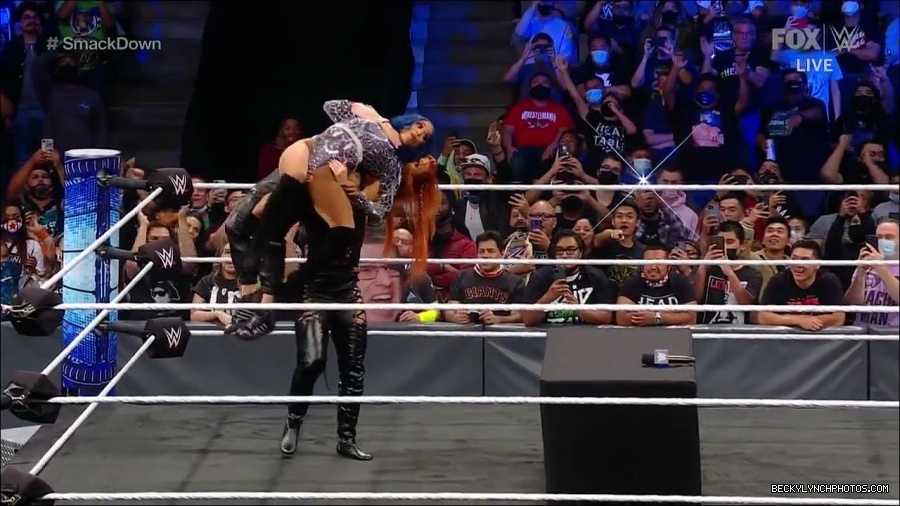 WWE_Friday_Night_SmackDown_2021_10_08_720p_HDTV_x264-NWCHD_mp4_000461093.jpg