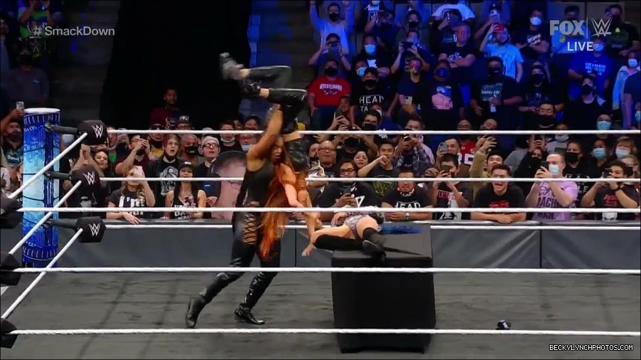 WWE_Friday_Night_SmackDown_2021_10_08_720p_HDTV_x264-NWCHD_mp4_000470203.jpg