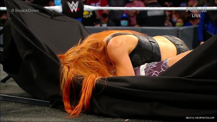 WWE_Friday_Night_SmackDown_2021_10_08_720p_HDTV_x264-NWCHD_mp4_000478611.jpg