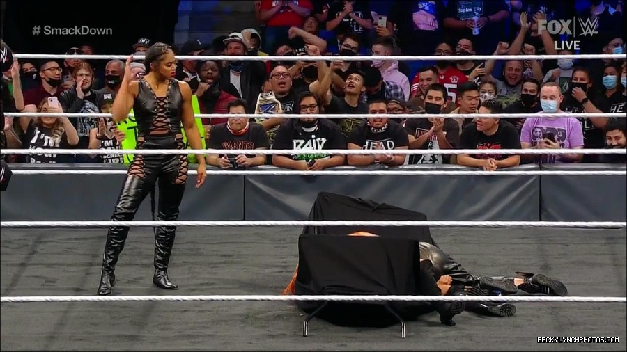 WWE_Friday_Night_SmackDown_2021_10_08_720p_HDTV_x264-NWCHD_mp4_000480012.jpg