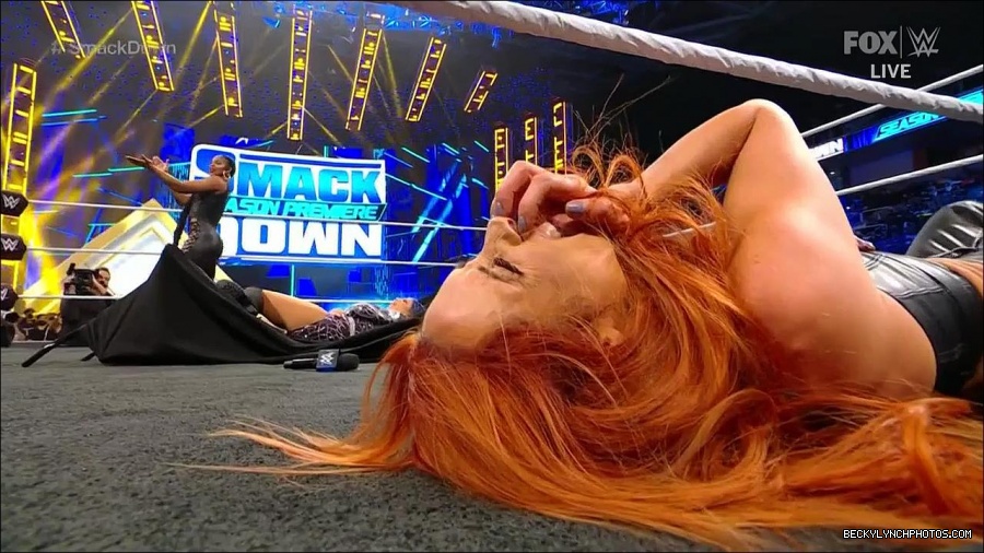 WWE_Friday_Night_SmackDown_2021_10_08_720p_HDTV_x264-NWCHD_mp4_000521354.jpg