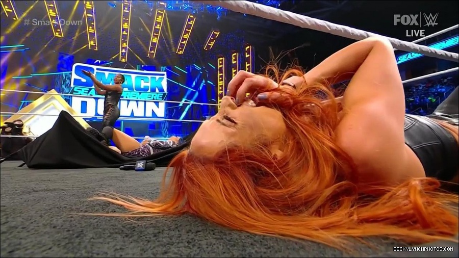 WWE_Friday_Night_SmackDown_2021_10_08_720p_HDTV_x264-NWCHD_mp4_000522054.jpg