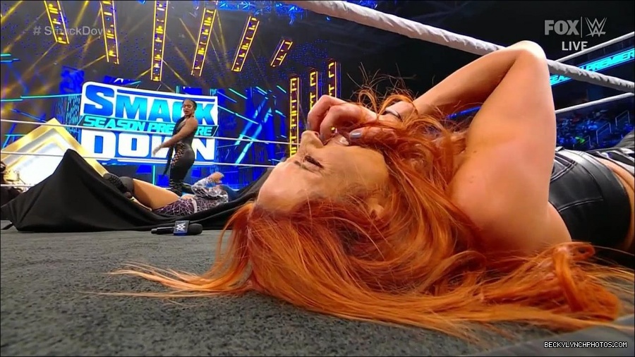WWE_Friday_Night_SmackDown_2021_10_08_720p_HDTV_x264-NWCHD_mp4_000522755.jpg