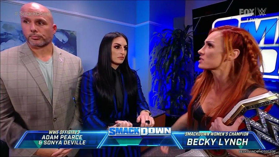 WWE_Friday_Night_SmackDown_2021_10_08_720p_HDTV_x264-NWCHD_mp4_004471856.jpg
