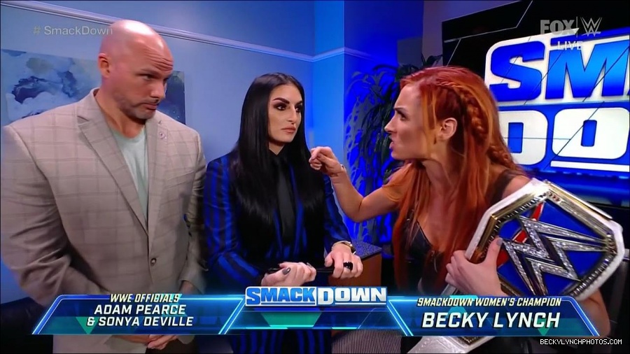 WWE_Friday_Night_SmackDown_2021_10_08_720p_HDTV_x264-NWCHD_mp4_004472557.jpg