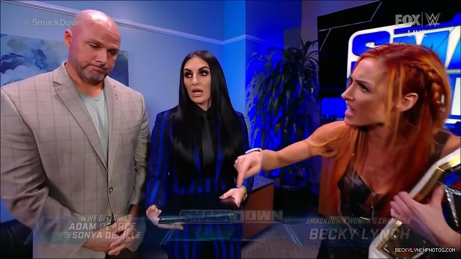 WWE_Friday_Night_SmackDown_2021_10_08_720p_HDTV_x264-NWCHD_mp4_004473958.jpg
