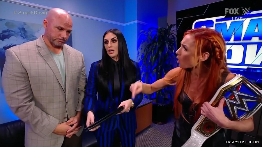 WWE_Friday_Night_SmackDown_2021_10_08_720p_HDTV_x264-NWCHD_mp4_004474659.jpg