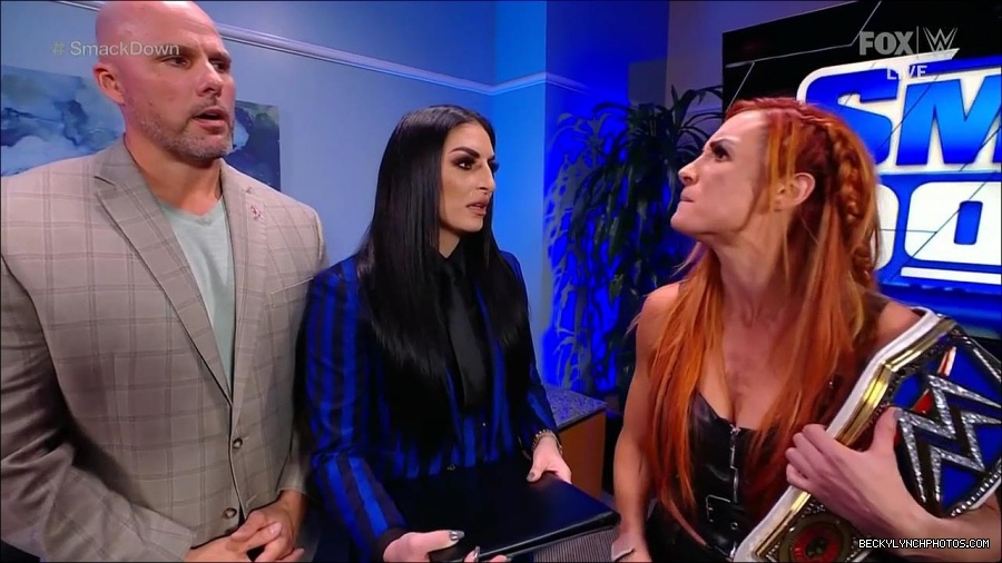 WWE_Friday_Night_SmackDown_2021_10_08_720p_HDTV_x264-NWCHD_mp4_004501286.jpg