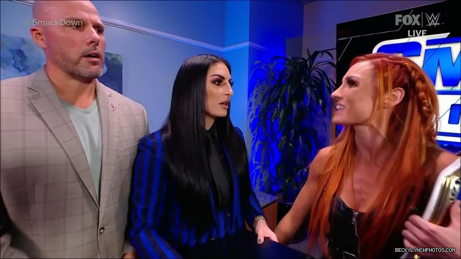 WWE_Friday_Night_SmackDown_2021_10_08_720p_HDTV_x264-NWCHD_mp4_004502687.jpg