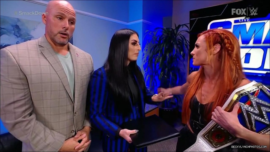 WWE_Friday_Night_SmackDown_2021_10_08_720p_HDTV_x264-NWCHD_mp4_004504789.jpg