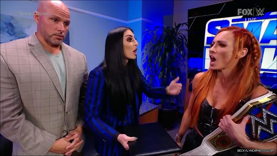 WWE_Friday_Night_SmackDown_2021_10_08_720p_HDTV_x264-NWCHD_mp4_004506891.jpg
