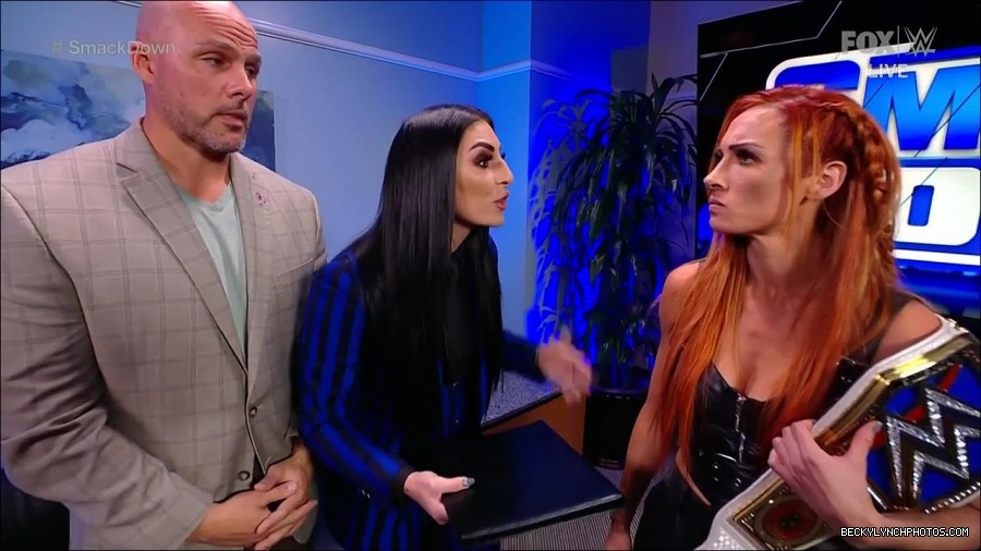 WWE_Friday_Night_SmackDown_2021_10_08_720p_HDTV_x264-NWCHD_mp4_004510395.jpg