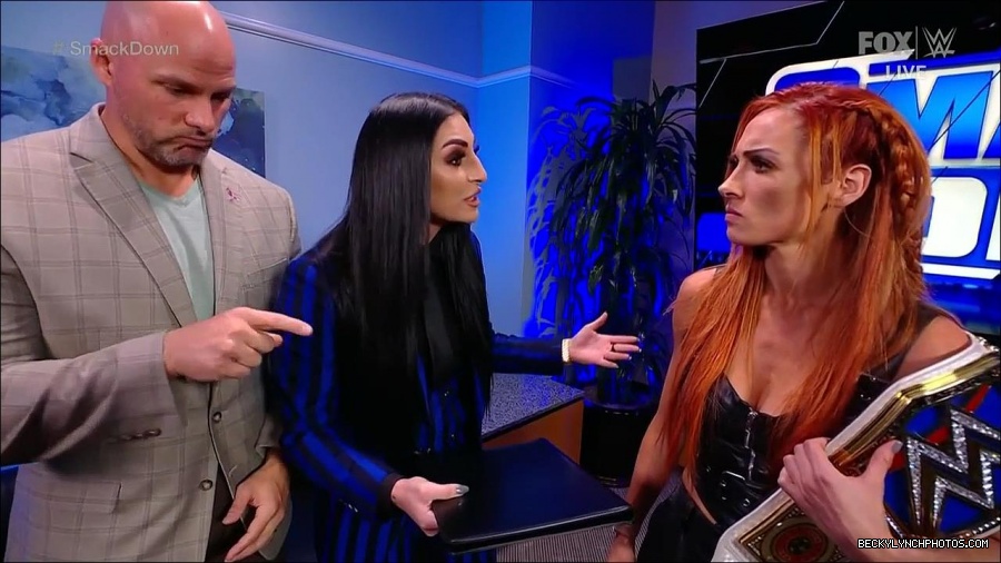WWE_Friday_Night_SmackDown_2021_10_08_720p_HDTV_x264-NWCHD_mp4_004512497.jpg