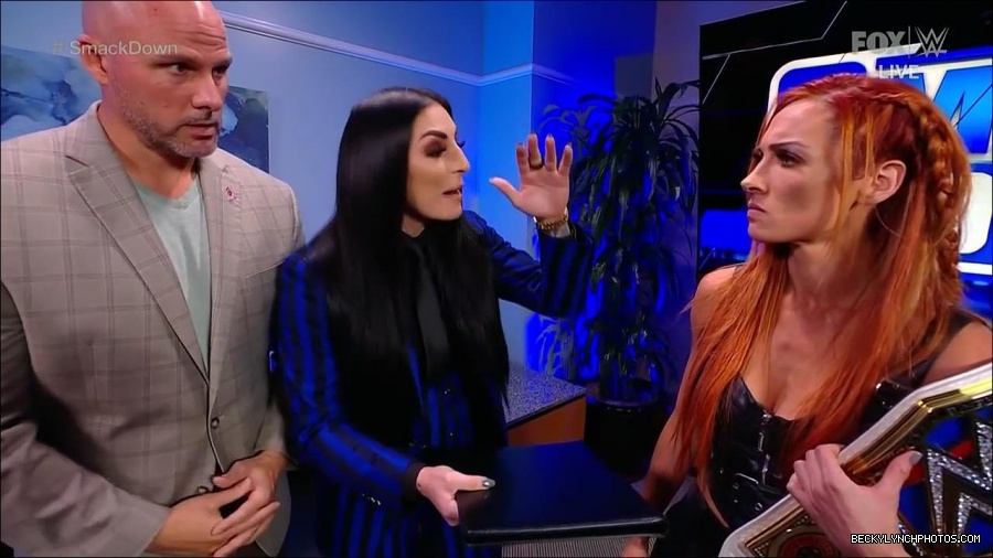 WWE_Friday_Night_SmackDown_2021_10_08_720p_HDTV_x264-NWCHD_mp4_004513198.jpg