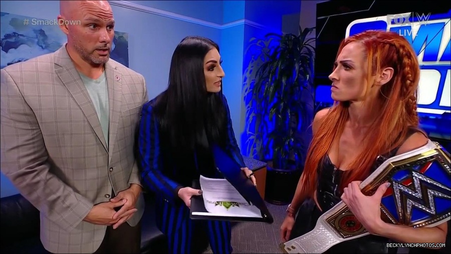 WWE_Friday_Night_SmackDown_2021_10_08_720p_HDTV_x264-NWCHD_mp4_004517402.jpg