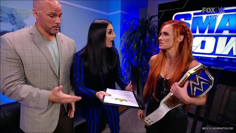 WWE_Friday_Night_SmackDown_2021_10_08_720p_HDTV_x264-NWCHD_mp4_004518102.jpg