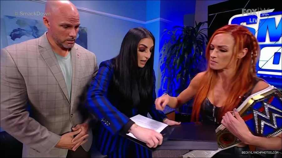 WWE_Friday_Night_SmackDown_2021_10_08_720p_HDTV_x264-NWCHD_mp4_004519504.jpg