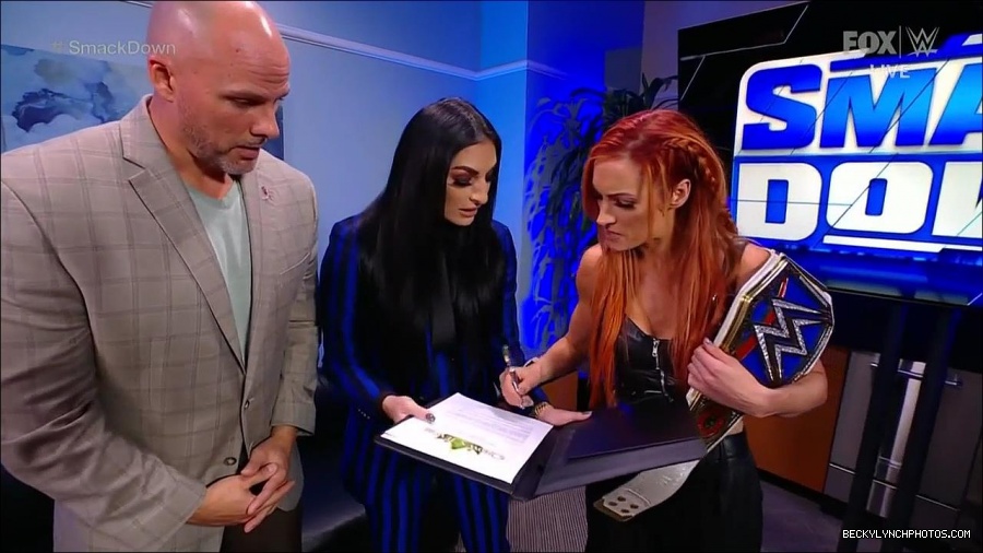 WWE_Friday_Night_SmackDown_2021_10_08_720p_HDTV_x264-NWCHD_mp4_004520905.jpg