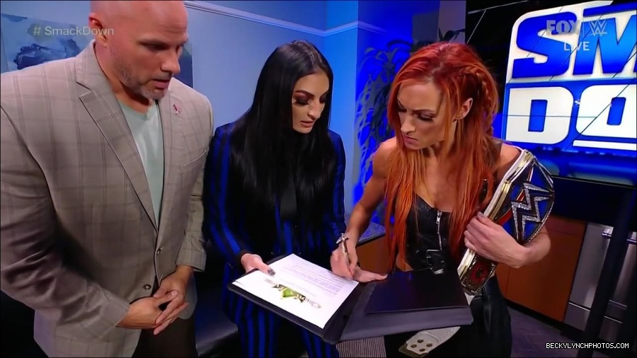 WWE_Friday_Night_SmackDown_2021_10_08_720p_HDTV_x264-NWCHD_mp4_004521606.jpg
