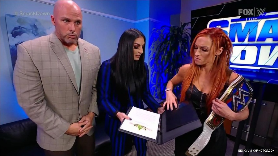 WWE_Friday_Night_SmackDown_2021_10_08_720p_HDTV_x264-NWCHD_mp4_004523007.jpg