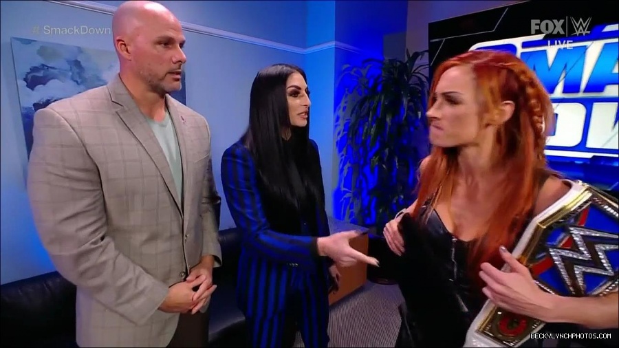 WWE_Friday_Night_SmackDown_2021_10_08_720p_HDTV_x264-NWCHD_mp4_004524409.jpg