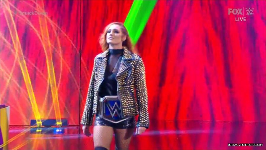 WWE_Supersized_SmackDown_2021_10_15_720p_HDTV_x264-NWCHD_mp4_004815988.jpg