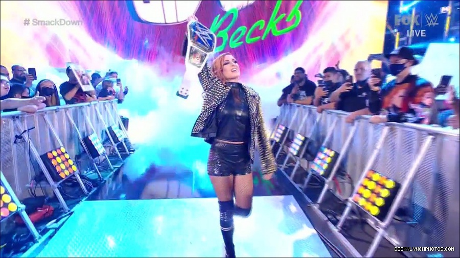 WWE_Supersized_SmackDown_2021_10_15_720p_HDTV_x264-NWCHD_mp4_004835808.jpg