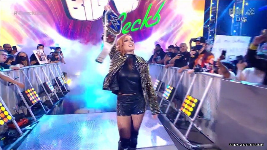 WWE_Supersized_SmackDown_2021_10_15_720p_HDTV_x264-NWCHD_mp4_004836408.jpg