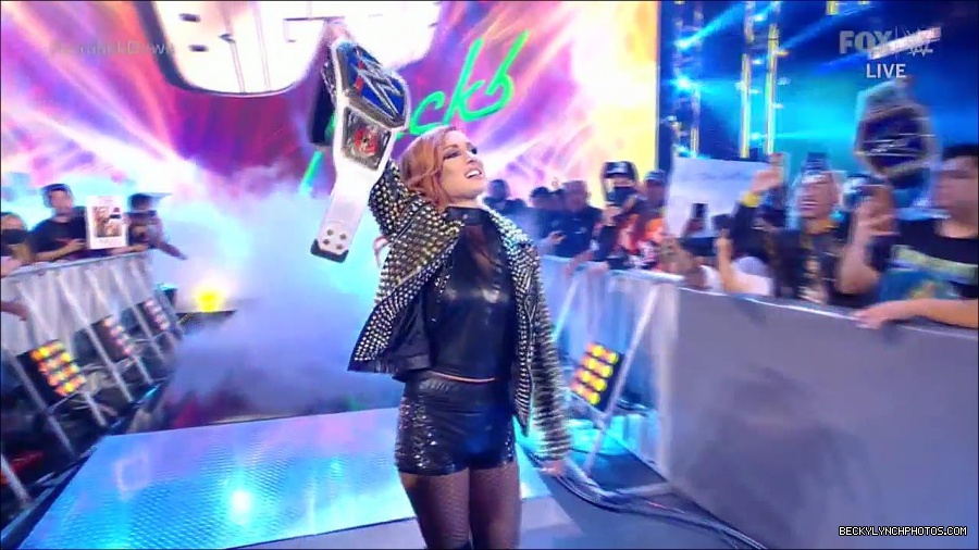 WWE_Supersized_SmackDown_2021_10_15_720p_HDTV_x264-NWCHD_mp4_004837009.jpg