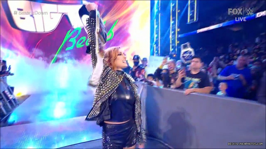 WWE_Supersized_SmackDown_2021_10_15_720p_HDTV_x264-NWCHD_mp4_004837610.jpg