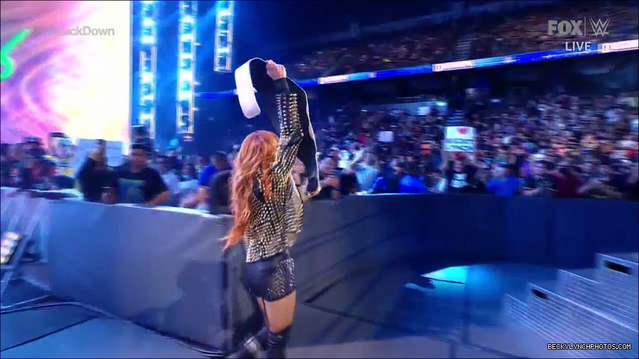 WWE_Supersized_SmackDown_2021_10_15_720p_HDTV_x264-NWCHD_mp4_004839411.jpg