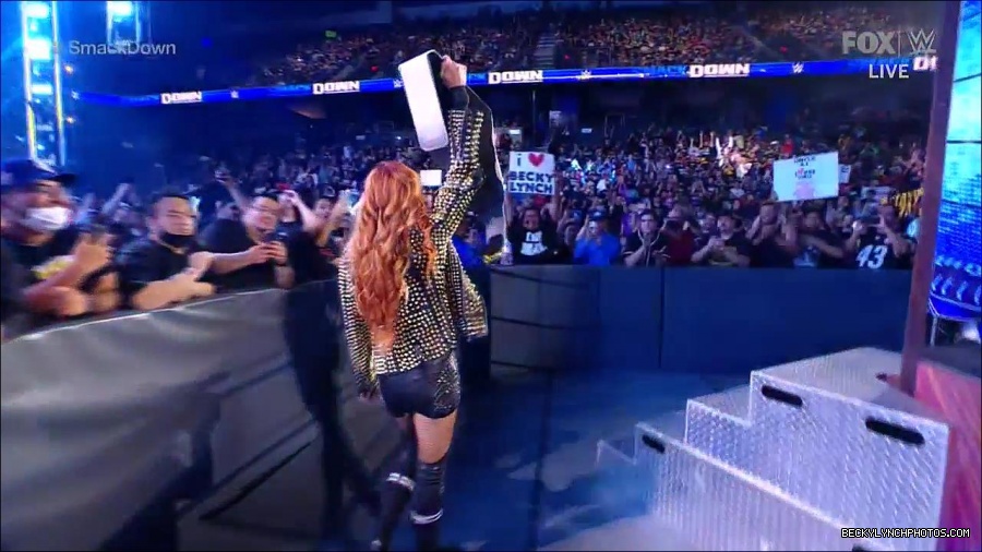 WWE_Supersized_SmackDown_2021_10_15_720p_HDTV_x264-NWCHD_mp4_004840613.jpg