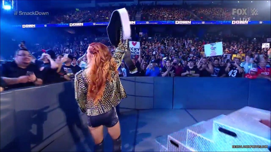 WWE_Supersized_SmackDown_2021_10_15_720p_HDTV_x264-NWCHD_mp4_004841213.jpg