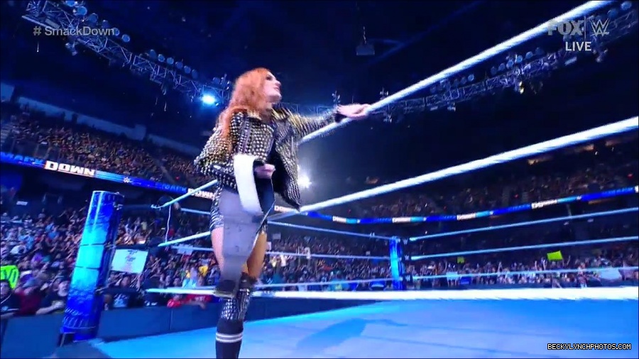 WWE_Supersized_SmackDown_2021_10_15_720p_HDTV_x264-NWCHD_mp4_004847219.jpg