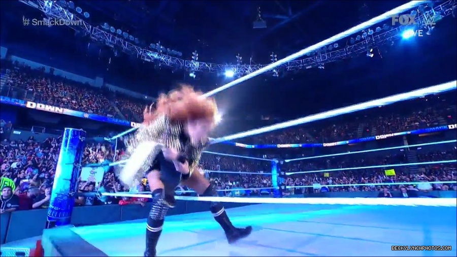 WWE_Supersized_SmackDown_2021_10_15_720p_HDTV_x264-NWCHD_mp4_004847820.jpg