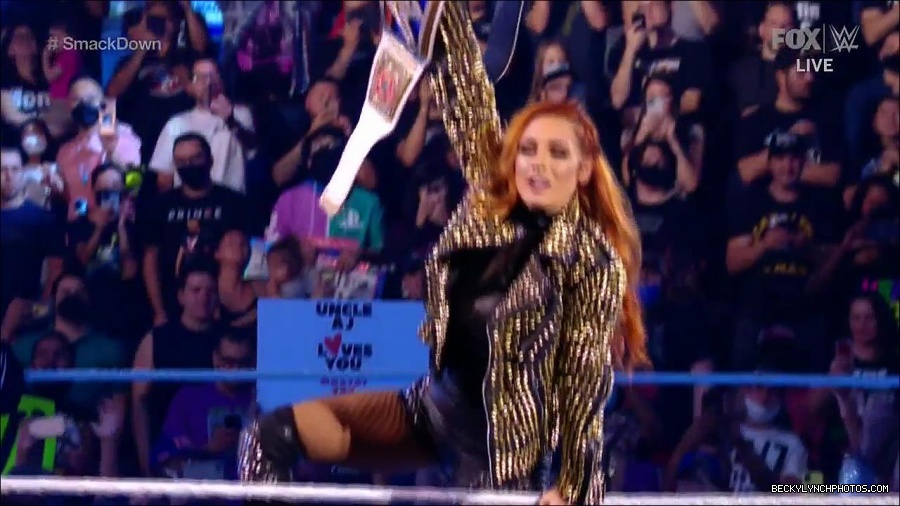 WWE_Supersized_SmackDown_2021_10_15_720p_HDTV_x264-NWCHD_mp4_004852024.jpg
