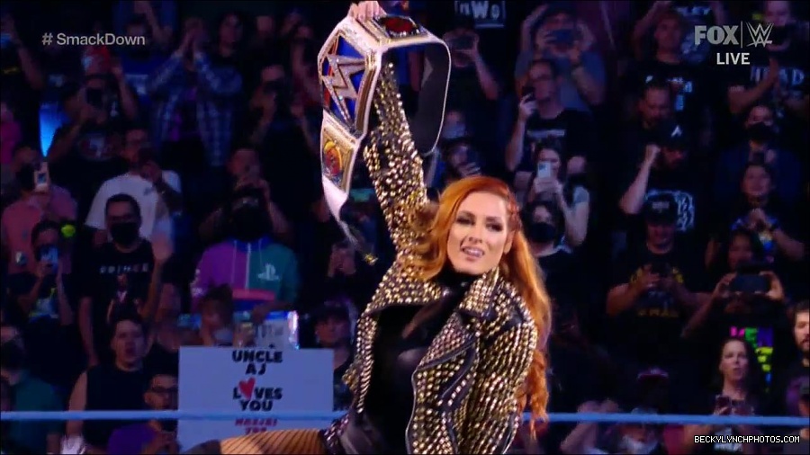 WWE_Supersized_SmackDown_2021_10_15_720p_HDTV_x264-NWCHD_mp4_004852625.jpg