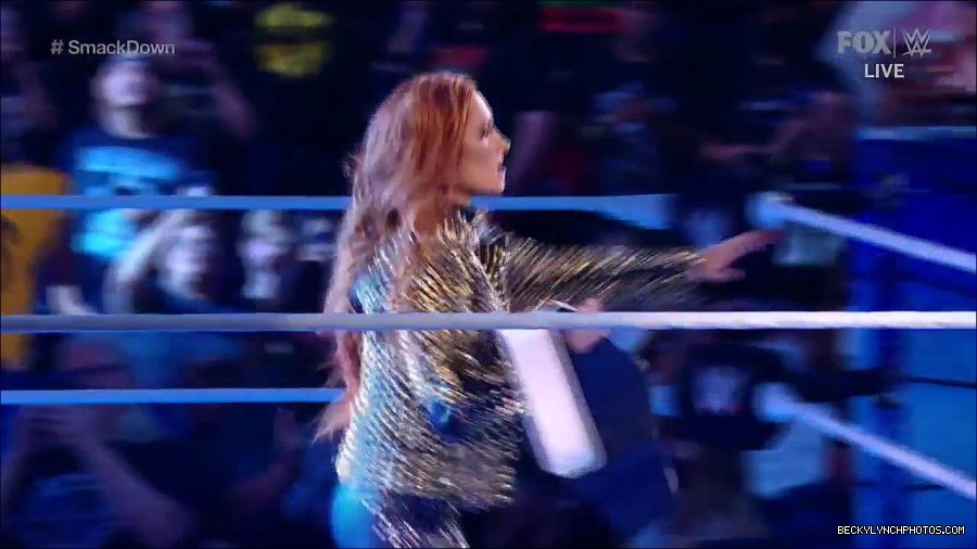 WWE_Supersized_SmackDown_2021_10_15_720p_HDTV_x264-NWCHD_mp4_004858030.jpg