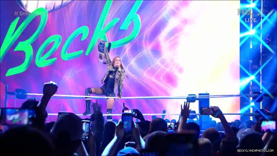 WWE_Supersized_SmackDown_2021_10_15_720p_HDTV_x264-NWCHD_mp4_004859832.jpg