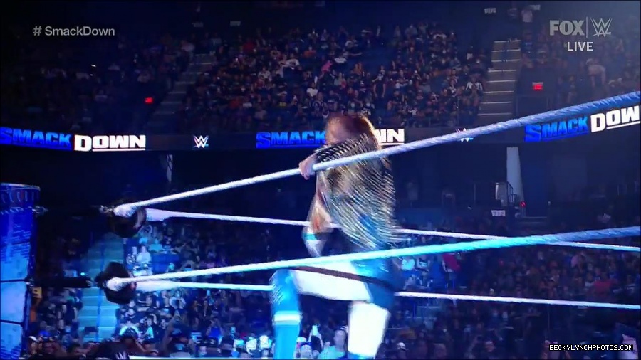 WWE_Supersized_SmackDown_2021_10_15_720p_HDTV_x264-NWCHD_mp4_004867039.jpg