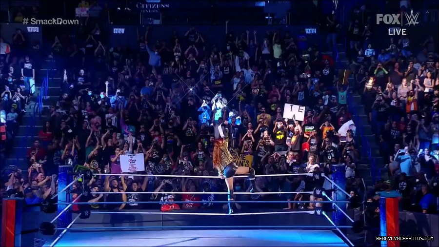 WWE_Supersized_SmackDown_2021_10_15_720p_HDTV_x264-NWCHD_mp4_004870042.jpg