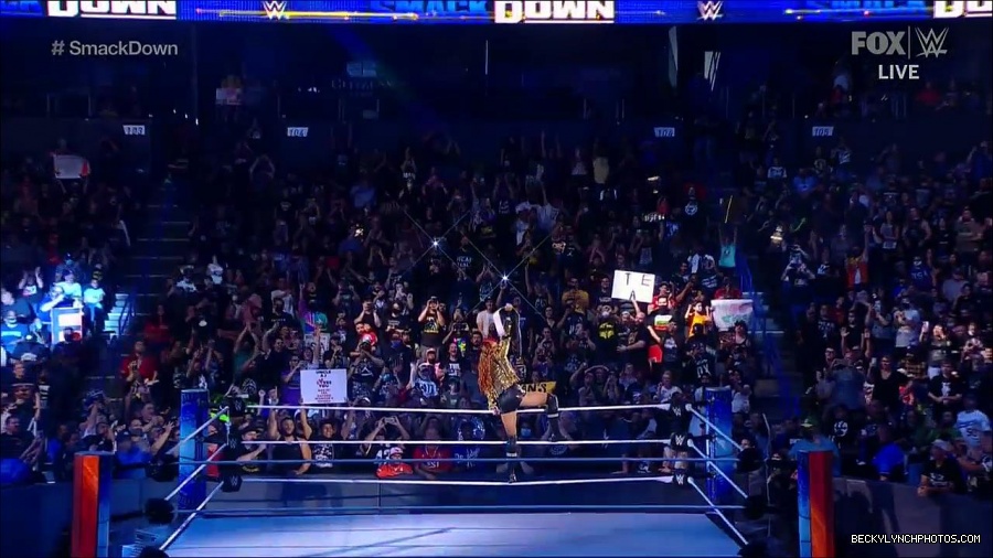 WWE_Supersized_SmackDown_2021_10_15_720p_HDTV_x264-NWCHD_mp4_004871243.jpg
