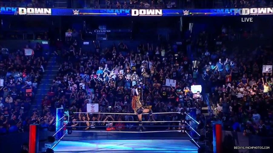 WWE_Supersized_SmackDown_2021_10_15_720p_HDTV_x264-NWCHD_mp4_004871844.jpg