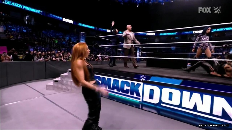 WWE_Supersized_SmackDown_2021_10_15_720p_HDTV_x264-NWCHD_mp4_005037710.jpg