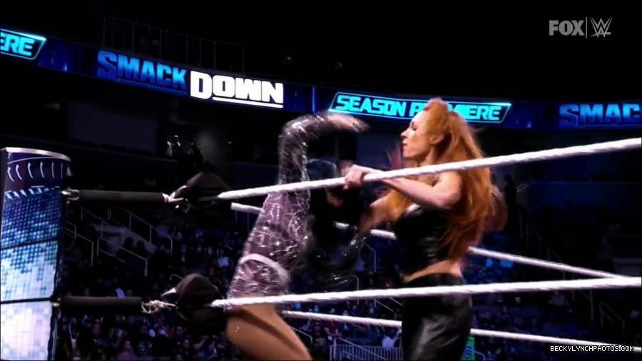 WWE_Supersized_SmackDown_2021_10_15_720p_HDTV_x264-NWCHD_mp4_005044917.jpg