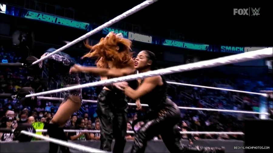 WWE_Supersized_SmackDown_2021_10_15_720p_HDTV_x264-NWCHD_mp4_005047319.jpg