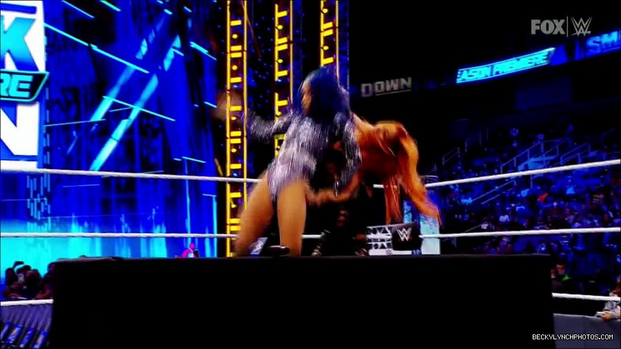 WWE_Supersized_SmackDown_2021_10_15_720p_HDTV_x264-NWCHD_mp4_005054527.jpg