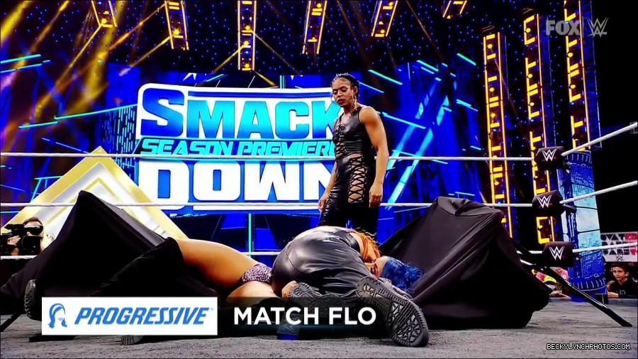 WWE_Supersized_SmackDown_2021_10_15_720p_HDTV_x264-NWCHD_mp4_005067139.jpg